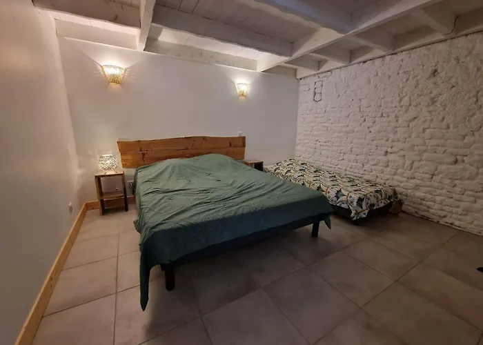 Maison De Village Au Calme Climatisee 2 펜션 생-피에르-돌레롱