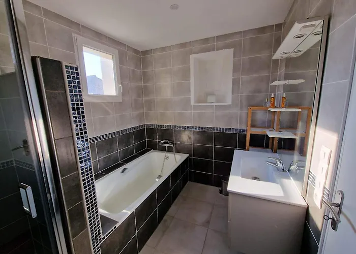 Maison De Village Au Calme Climatisee 2 펜션 생-피에르-돌레롱